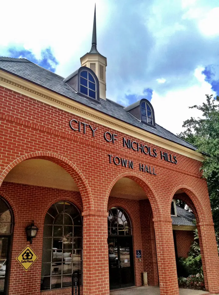 Nichols Hills City Council Chamber, exterior